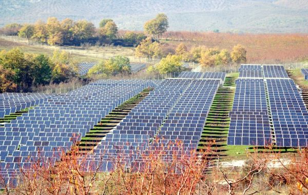 Řecku na Velikonoce hrozil blackout. Vypnulo 30× víc solárů než ČR předloni